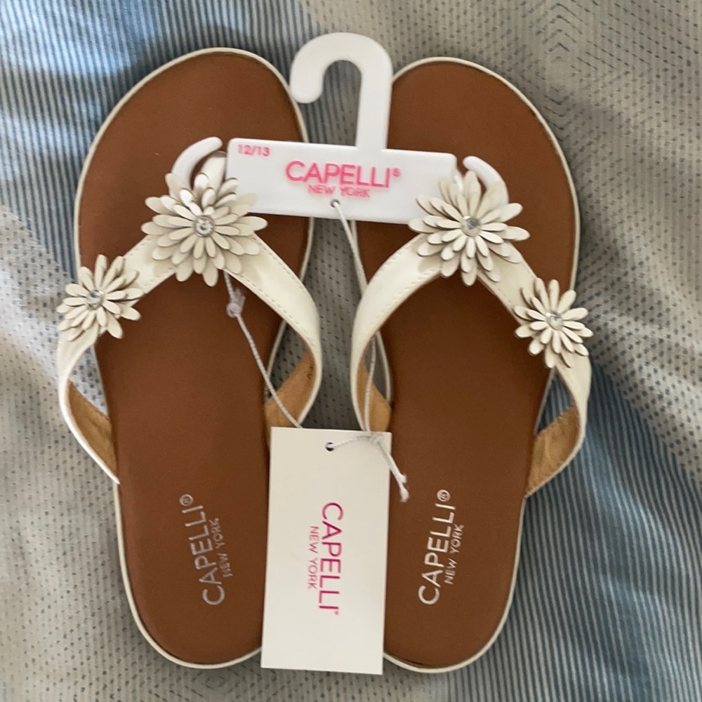 Capelli New York Girls White and Brown Flip Flops